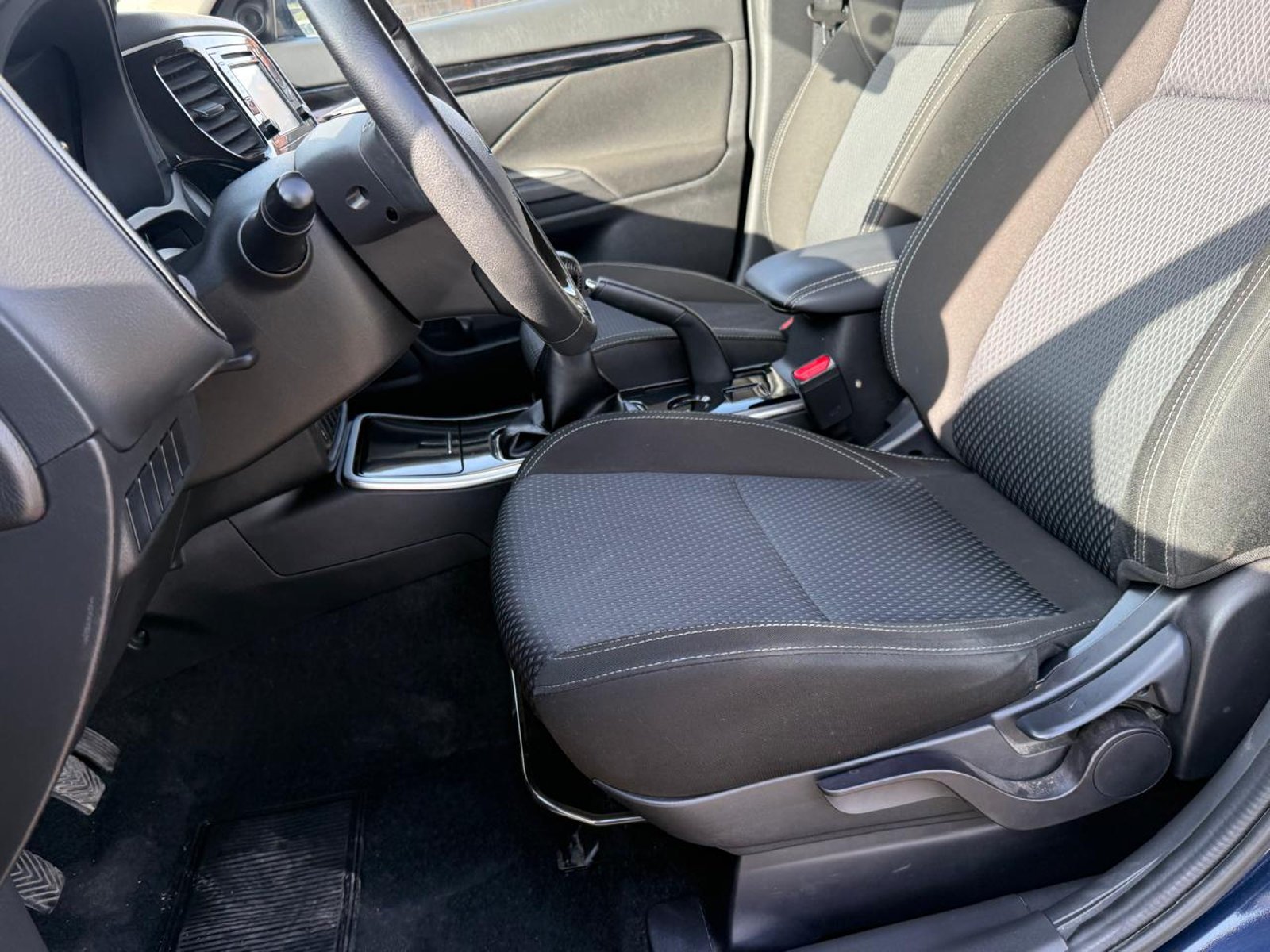 Mitsubishi OUTLANDER 2.0 2023 - Imagen 10 de 20