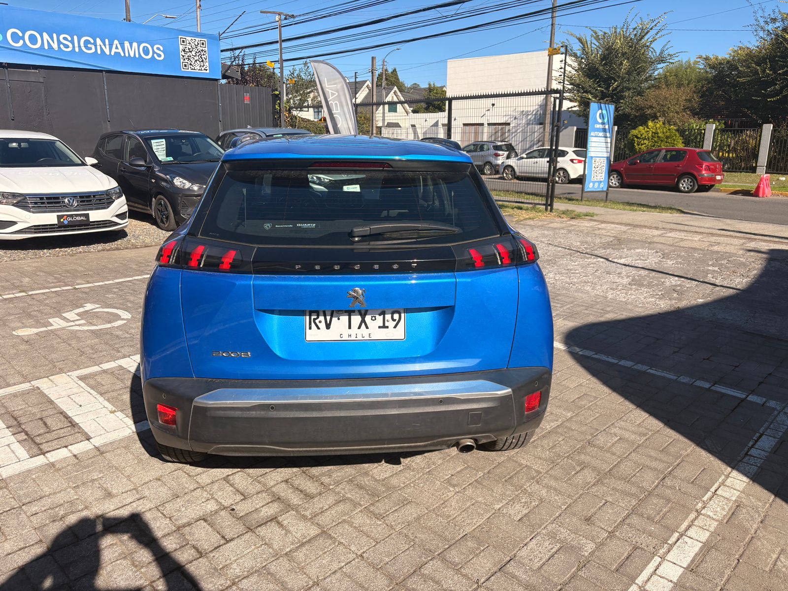 Peugeot 2008 BLUE HDI 100 TM 1.5 2022 - Foto 3 de 9