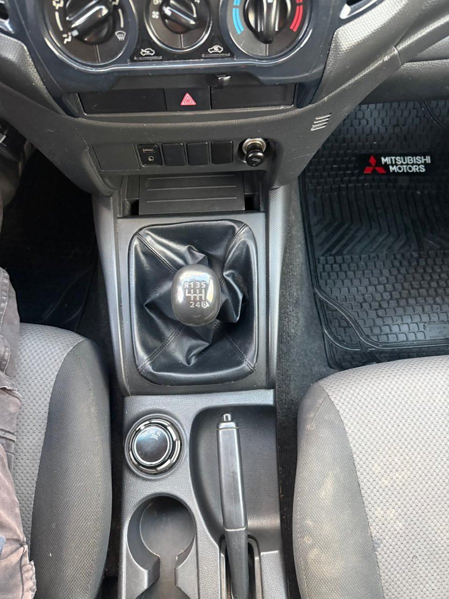 MITSUBISHI L200 D/C TD KATANA CRT 4X4 2022 - Imagen 17 de 20
