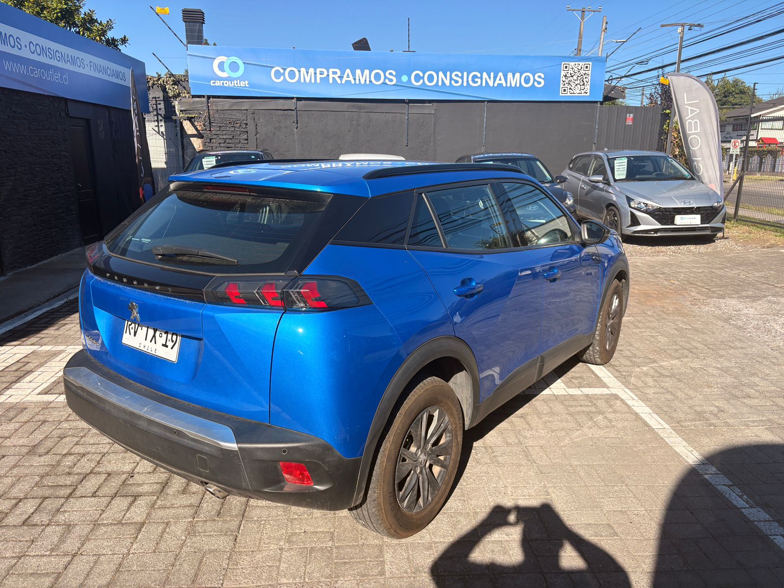 Peugeot 2008 BLUE HDI 100 TM 1.5 2022 - Foto 4 de 9