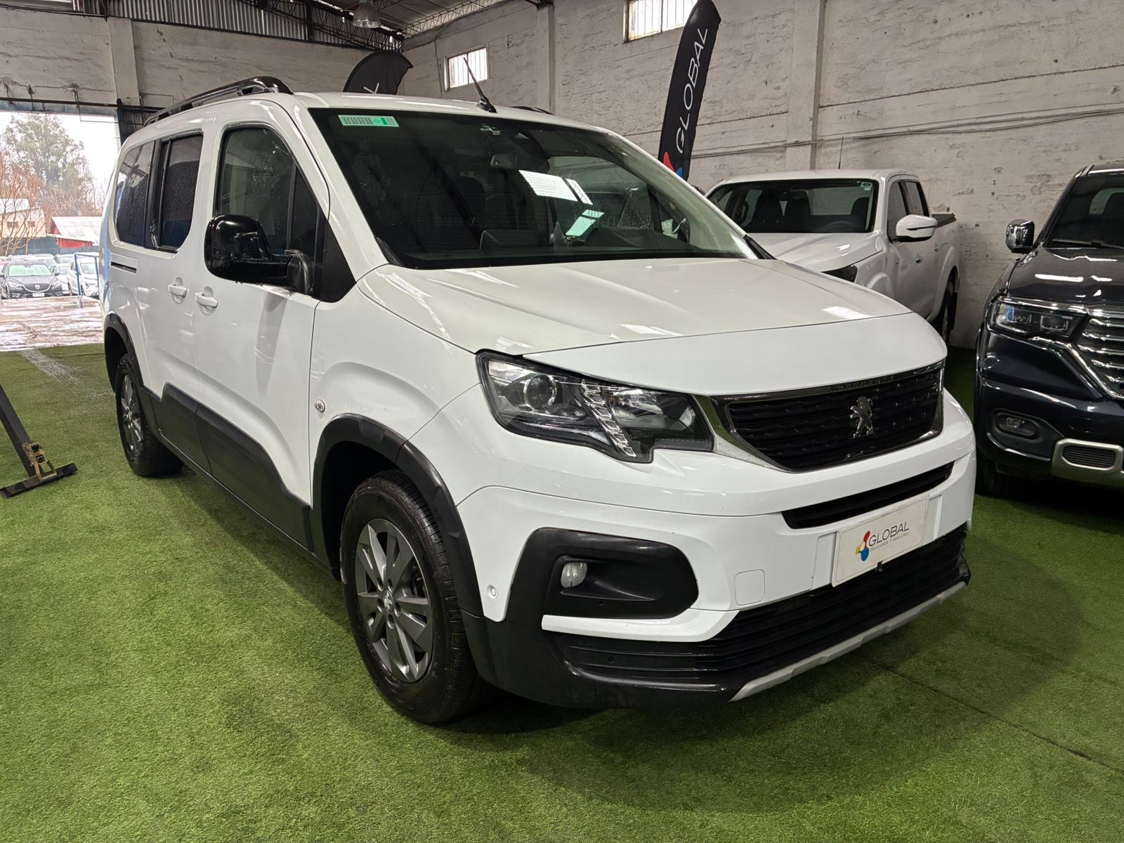 Peugeot RIFTER BLUE HDI 130 1.5 AUT 2023 - Foto 5 de 12