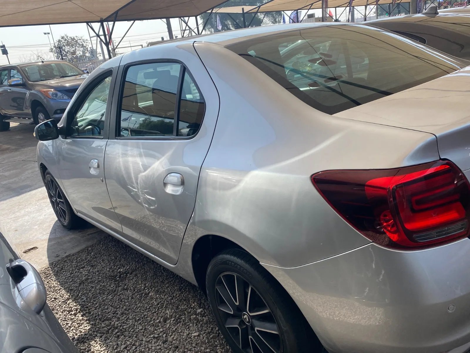Renault Symbol 2017 - Foto 2 de 5