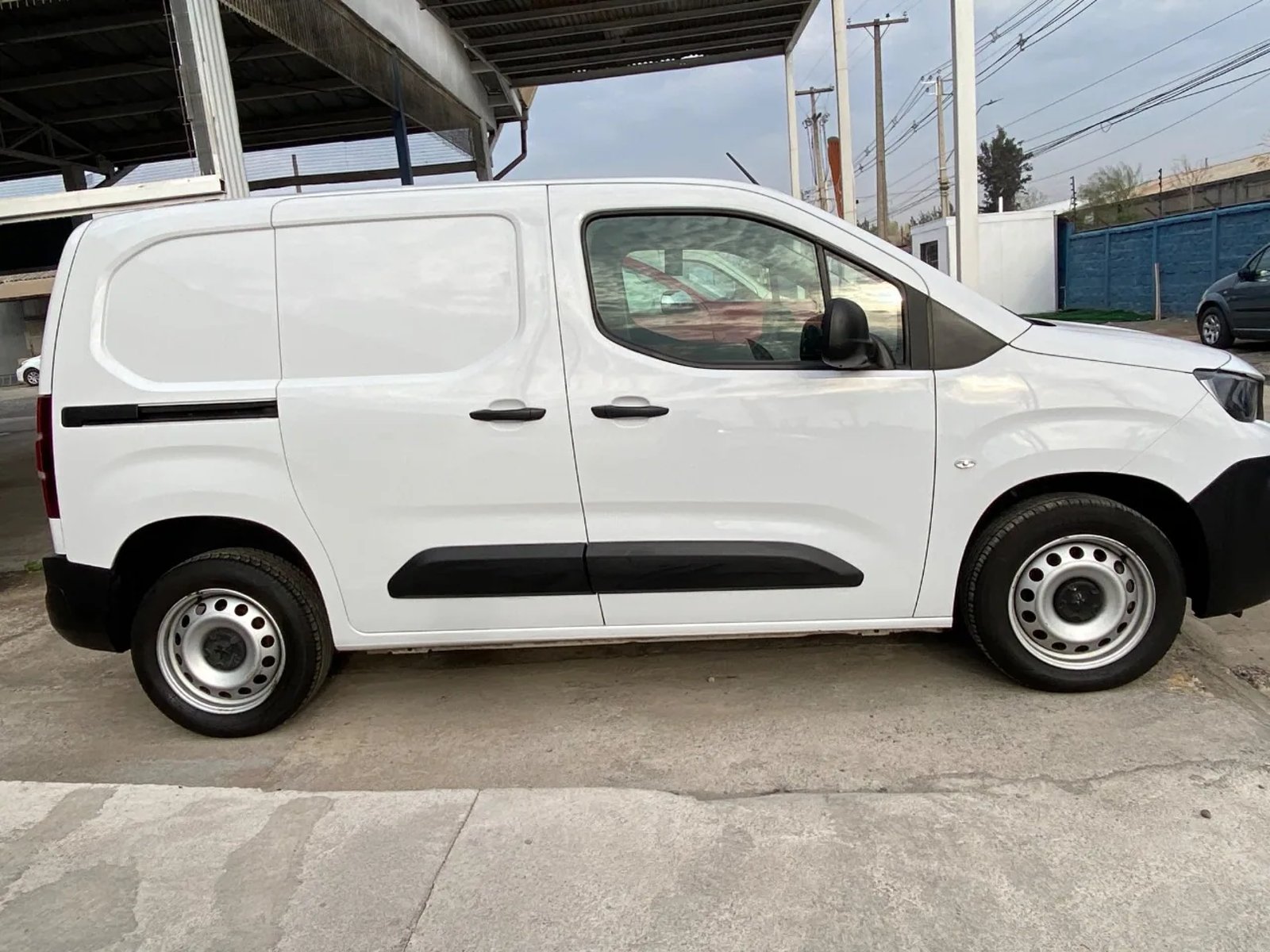 Peugeot Partner 2023 - Imagen 3 de 5