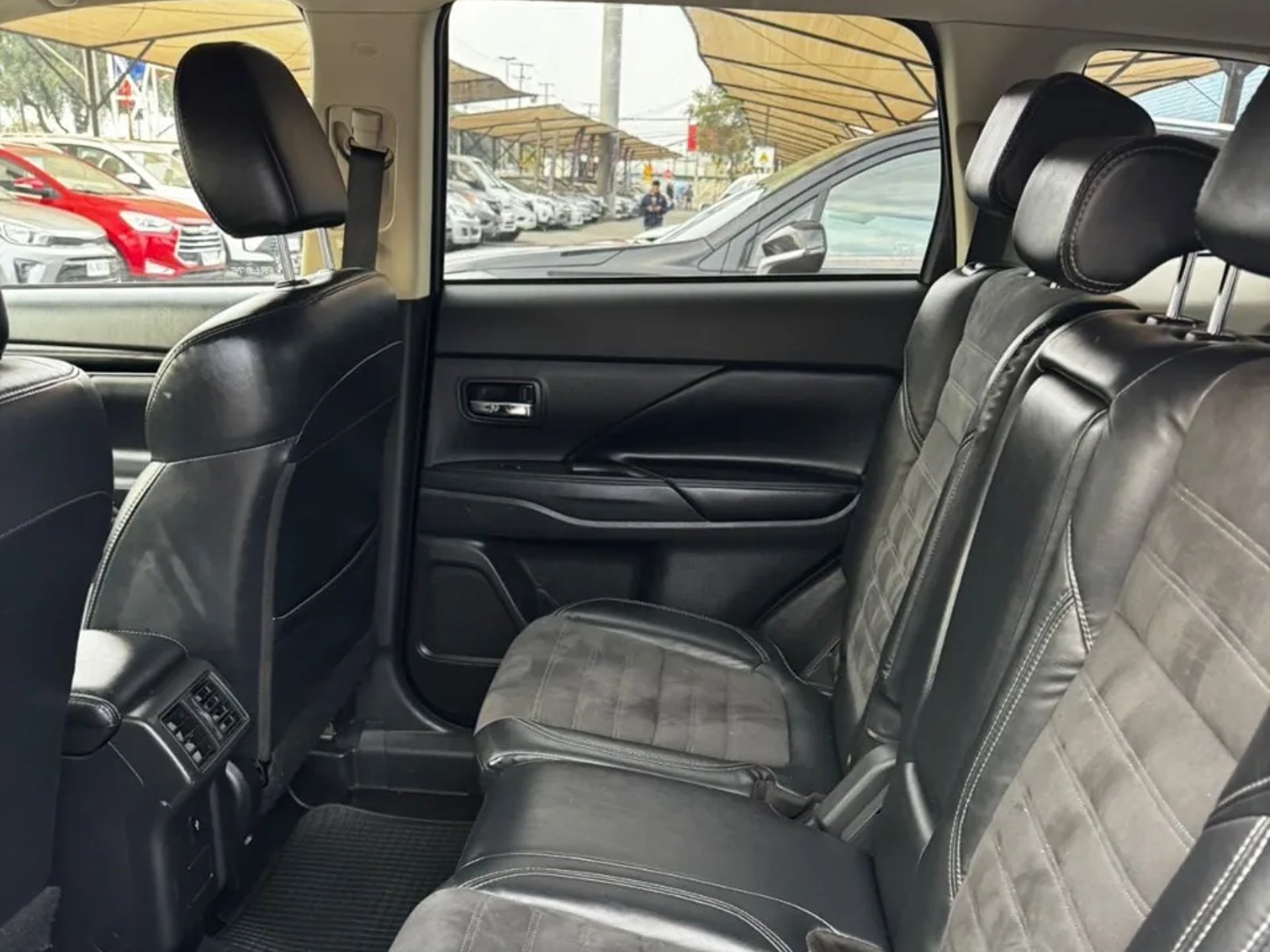 Mitsubishi Outlander 2021 - Foto 4 de 5