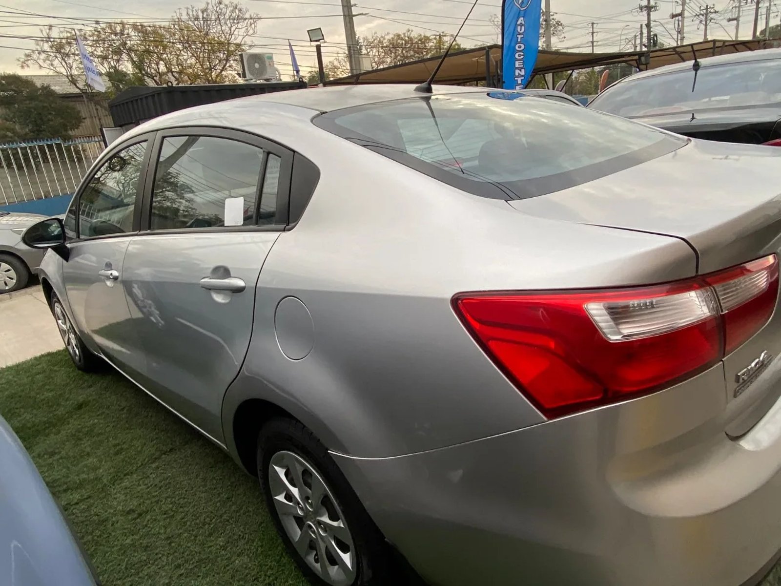Kia Rio 4 2015 - Imagen 3 de 5