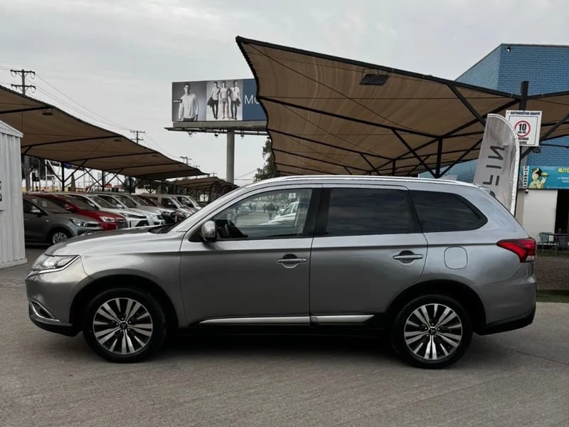 Mitsubishi Outlander 2021 - Imagen 3 de 5