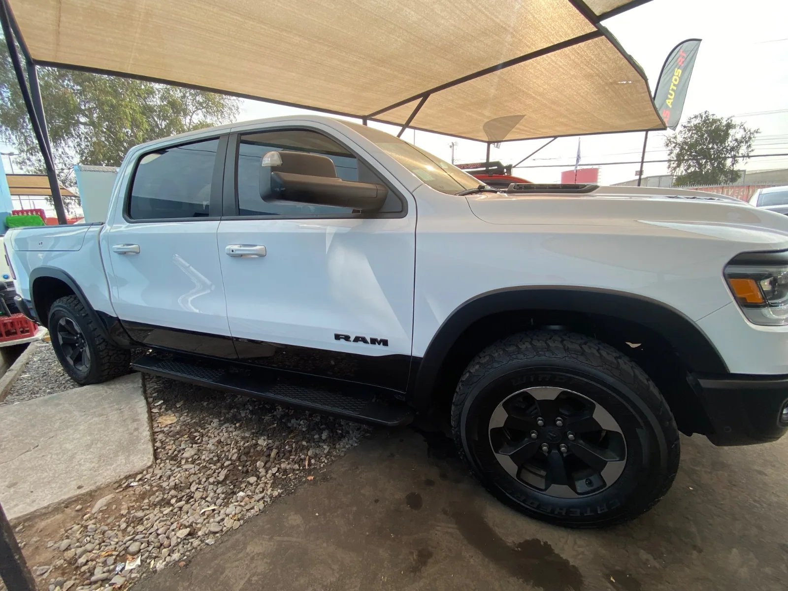 RAM 1500 2020 - Foto 3 de 5