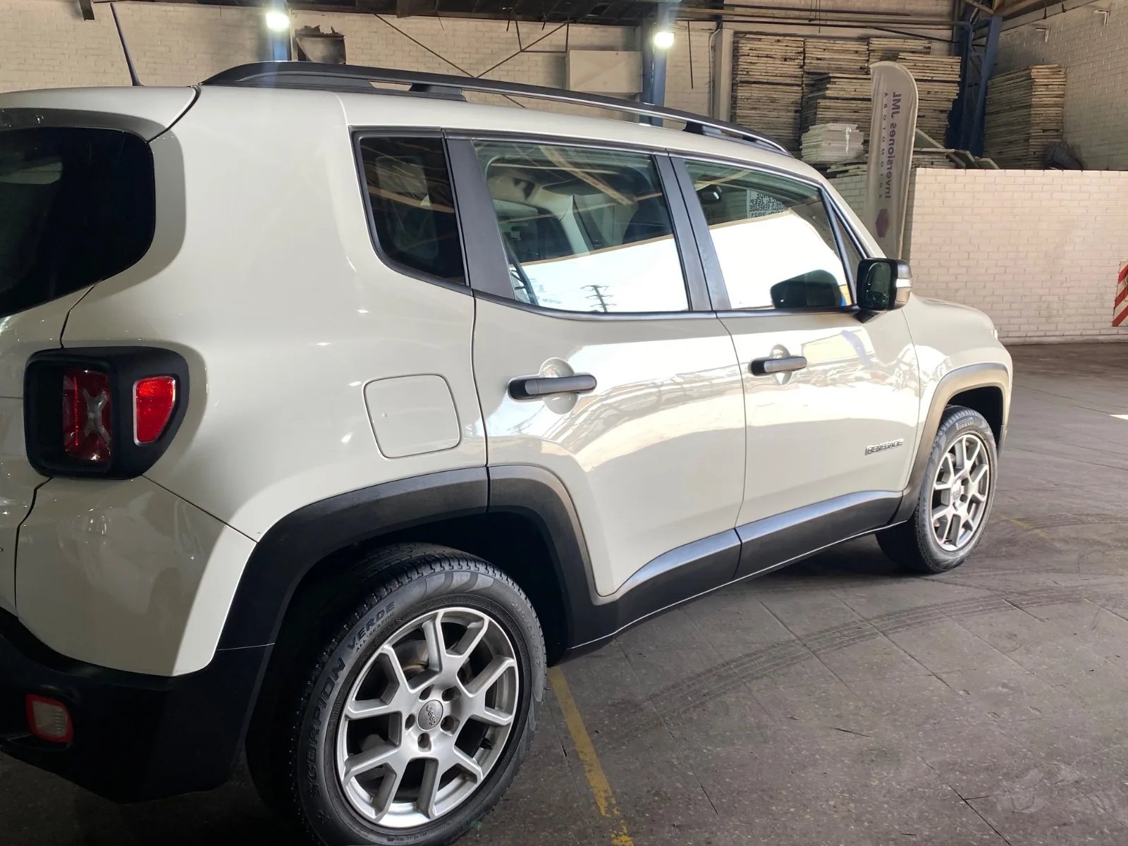 Jeep Renegate 2021 - Foto 2 de 5