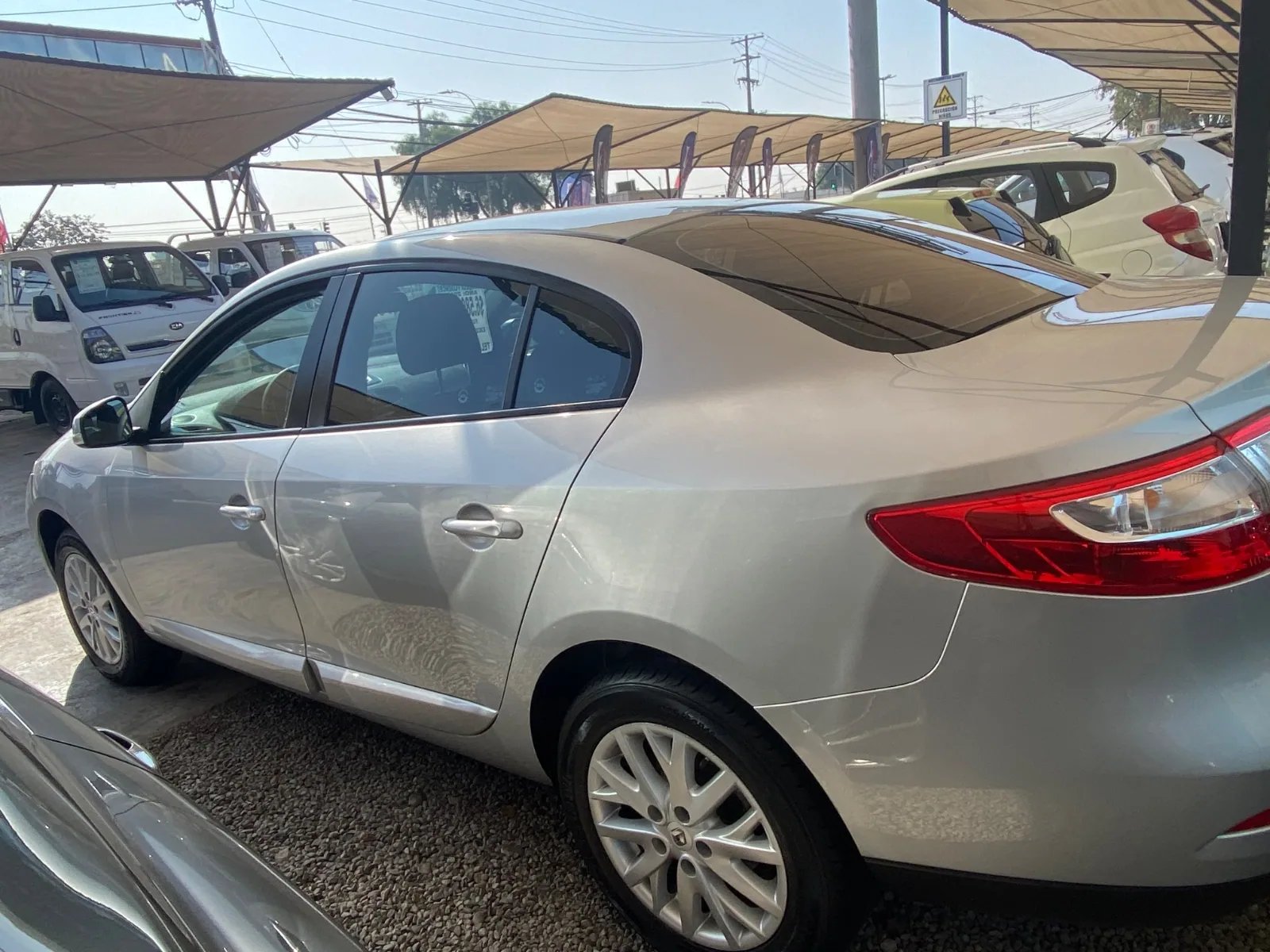 Renault Fluence 2015 - Foto 3 de 5