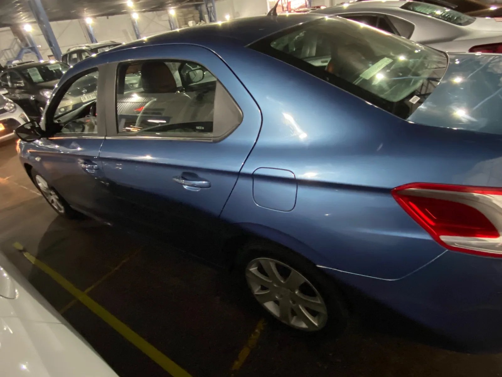 Peugeot 301 2015 - Foto 2 de 5