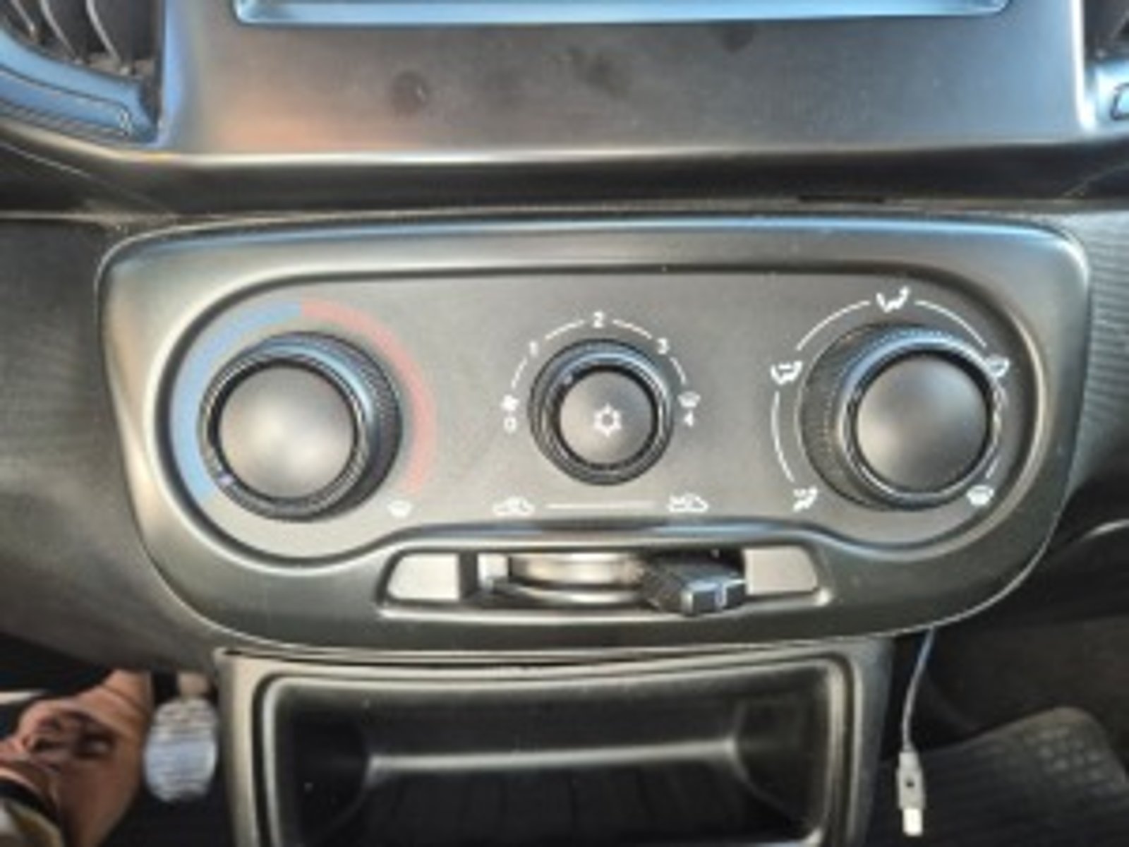 RAM VAN 700 2024 - Imagen 15 de 19