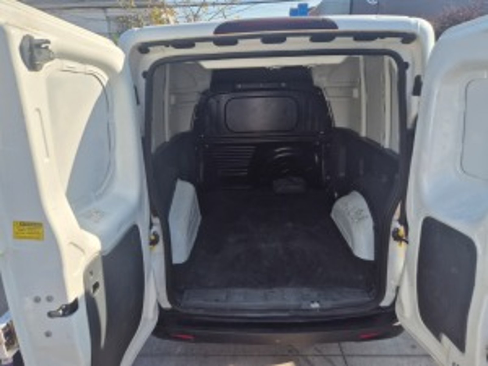 RAM VAN 700 2024 - Imagen 9 de 19