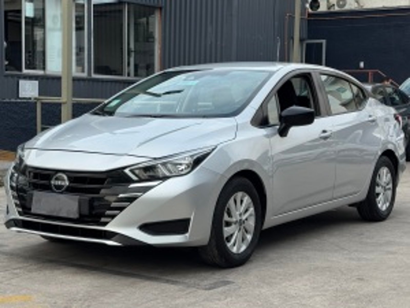 Nissan Versa 2024