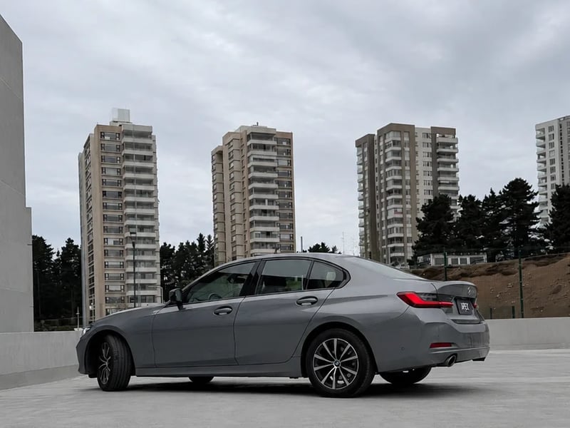 BMW 320i Urban LCI 2 2023 - Imagen 6 de 12