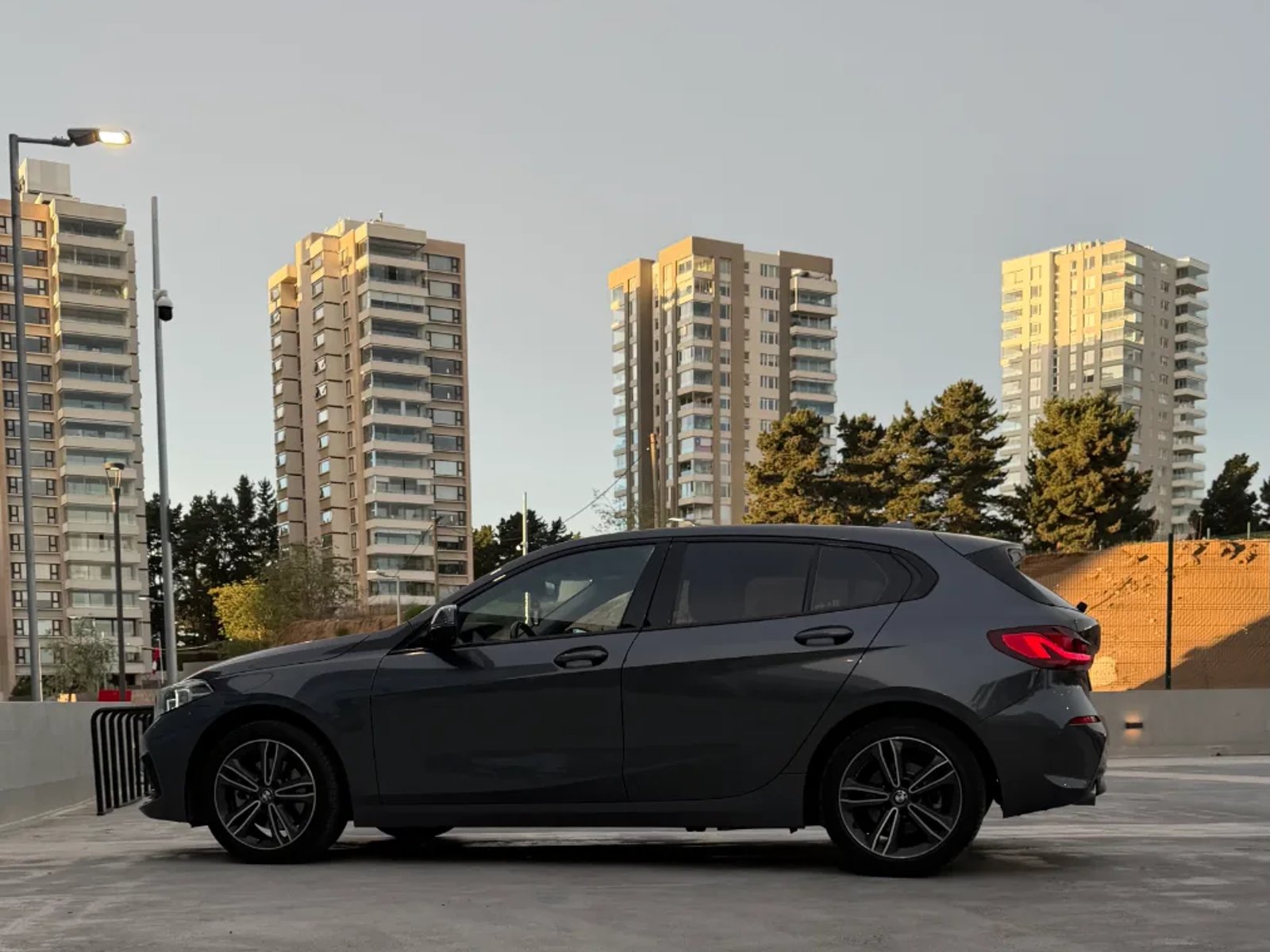 BMW 118i Dynamic 2021 - Foto 5 de 12
