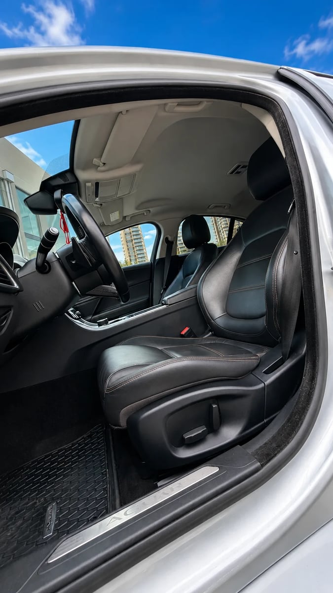 Jaguar XE 250PS Prestige 2018 - Imagen 11 de 12