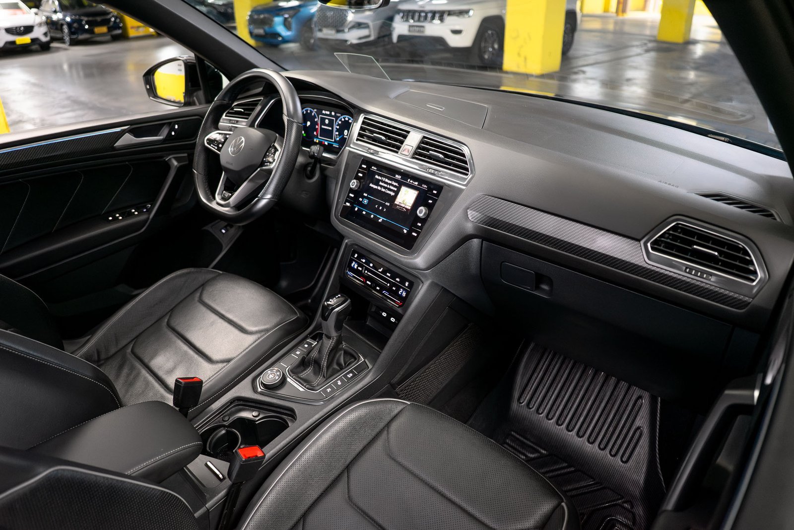 Volkswagen Tiguan 2.0 R-line 2023 - Imagen 12 de 20