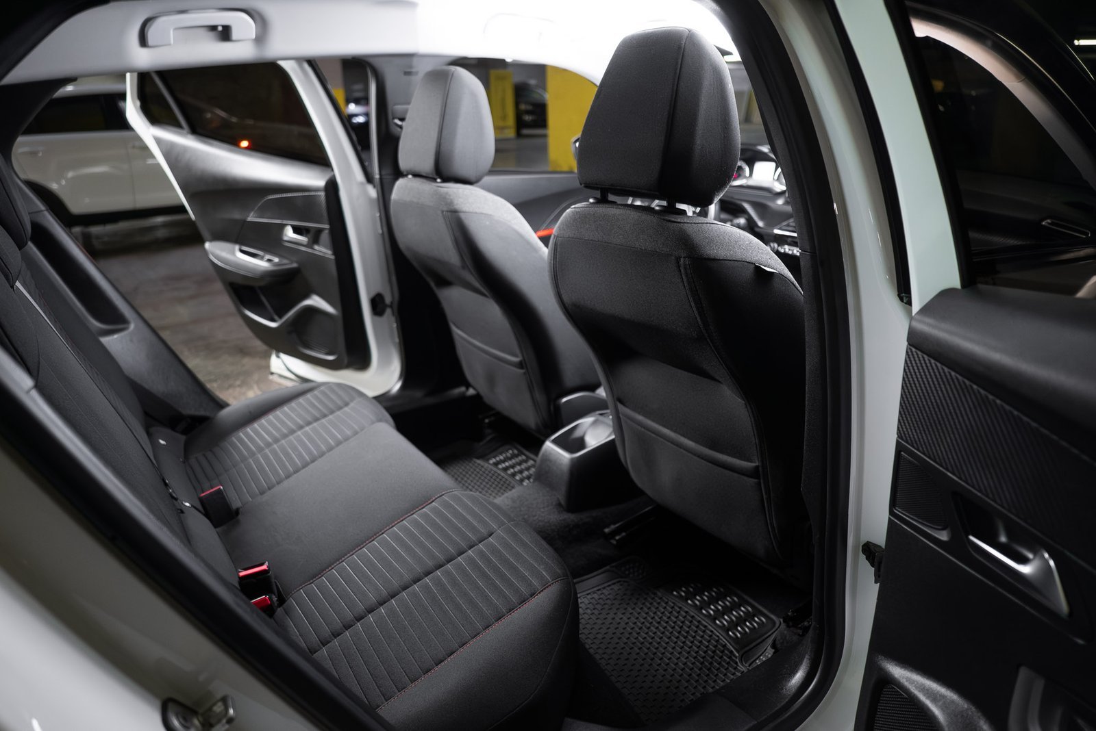 Peugeot 2008 1.5 2021 - Imagen 4 de 17