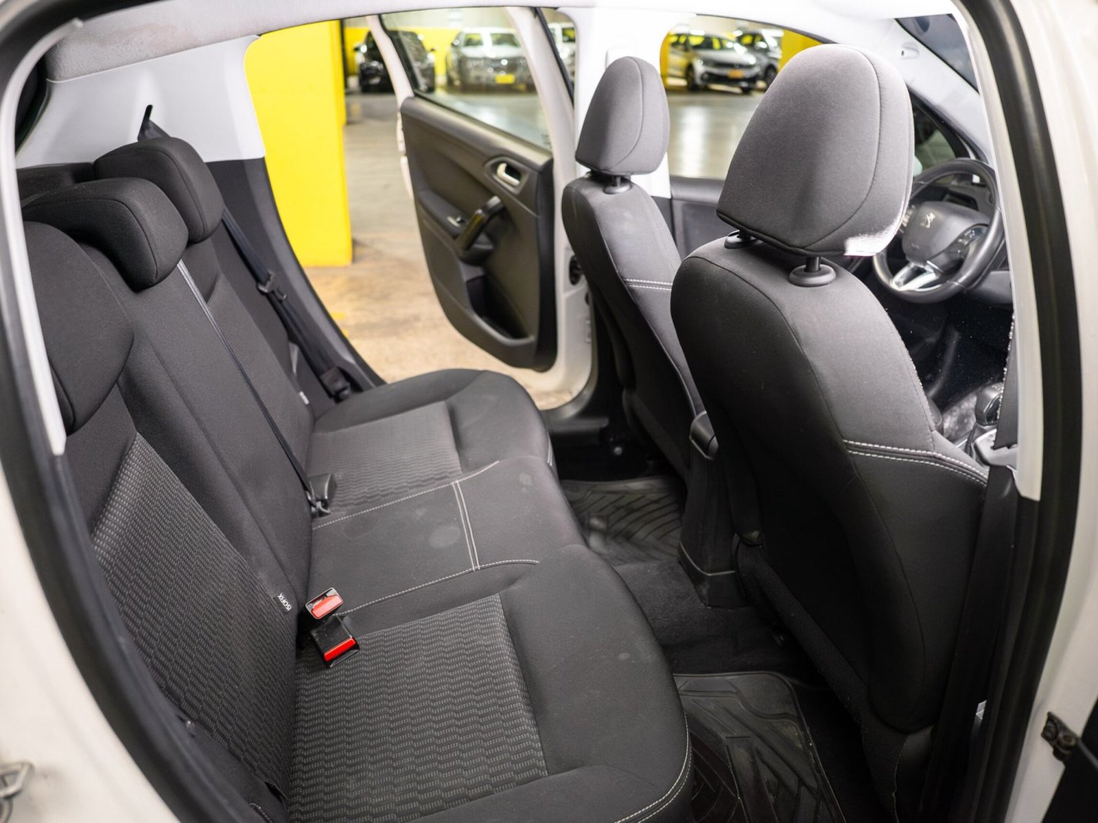 Peugeot 208 1.2 2019 - Foto 4 de 15