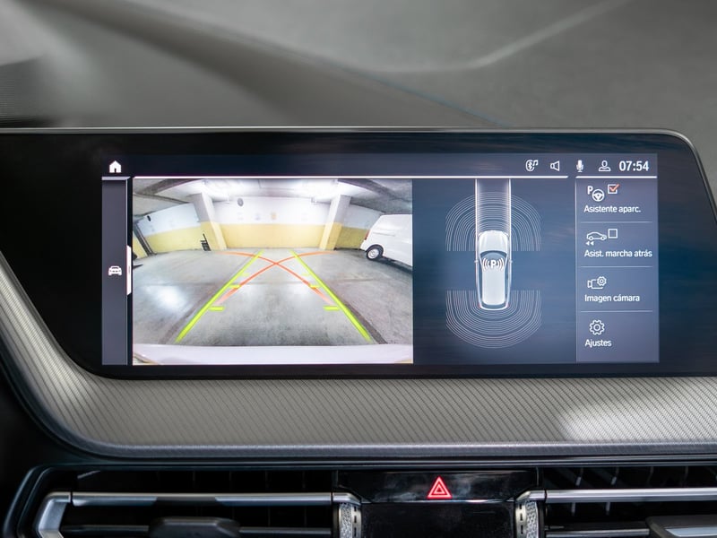 BMW 118i 1.5 2021 - Imagen 18 de 20