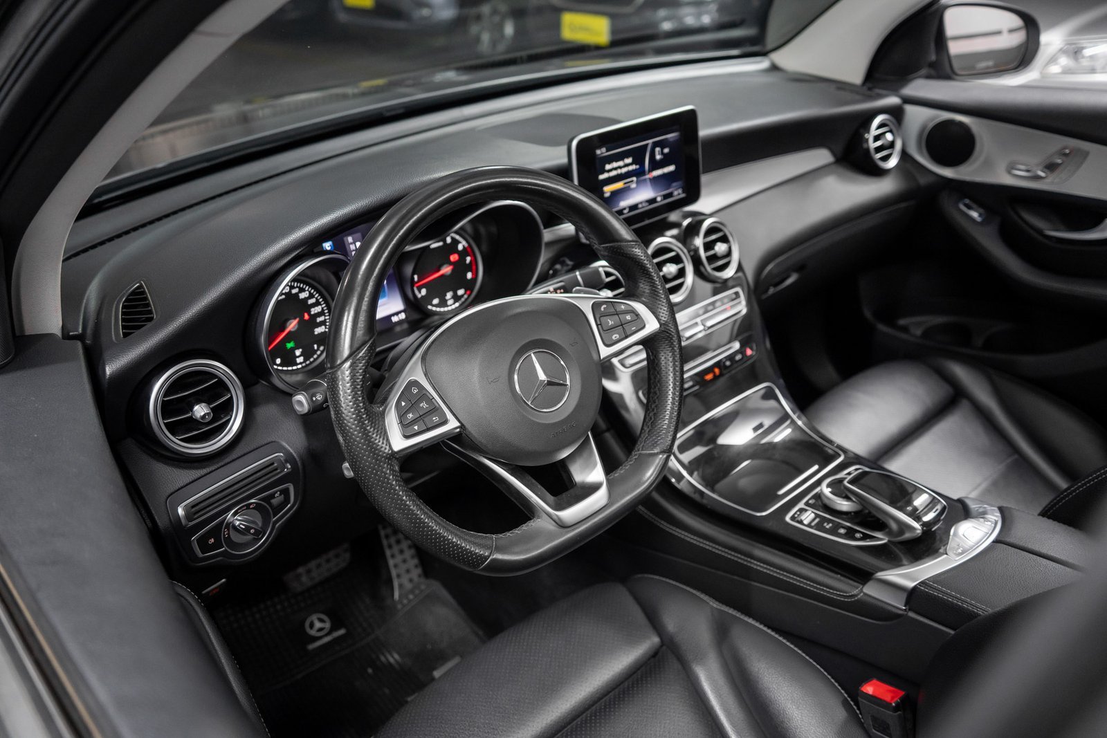 Mercedes-Benz Glc 300 2019 - Imagen 14 de 20