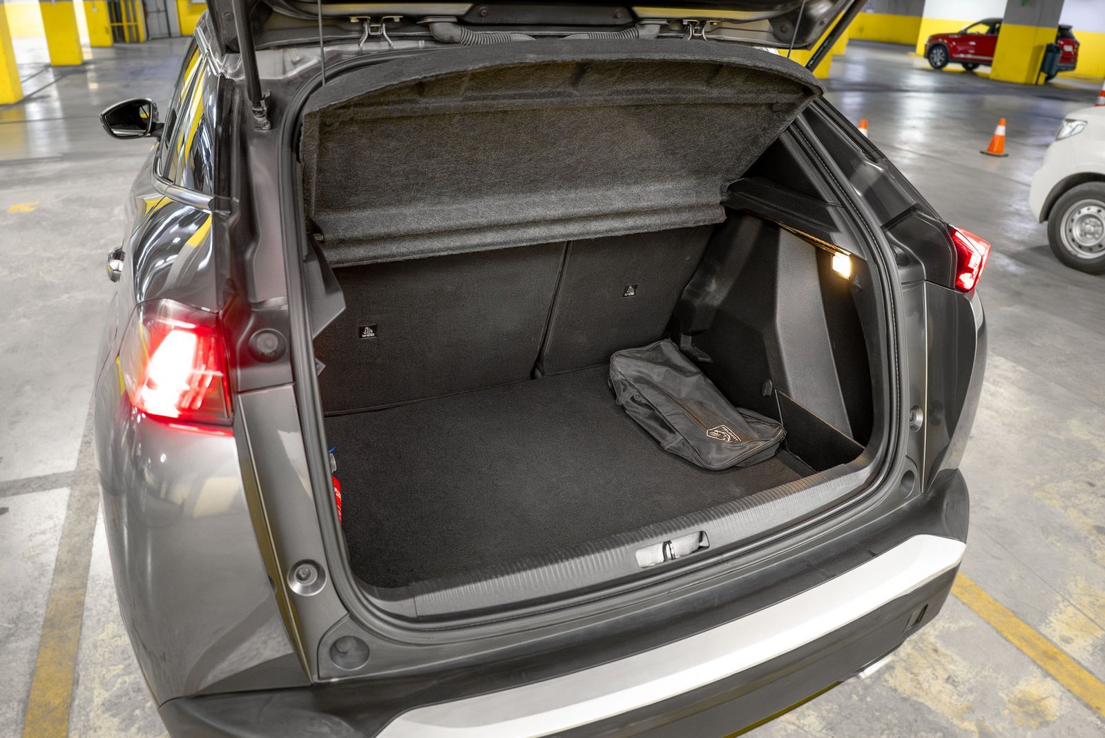 Peugeot 2008 1.2 2023 - Imagen 17 de 17