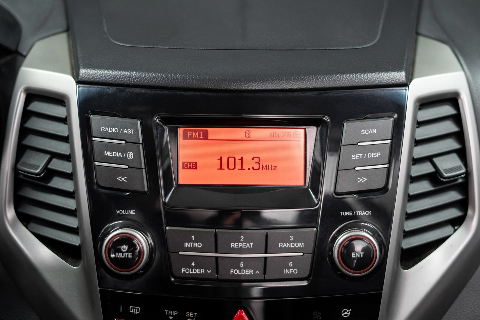 SsangYong Tivoli 1.6 2018 - Imagen 14 de 17