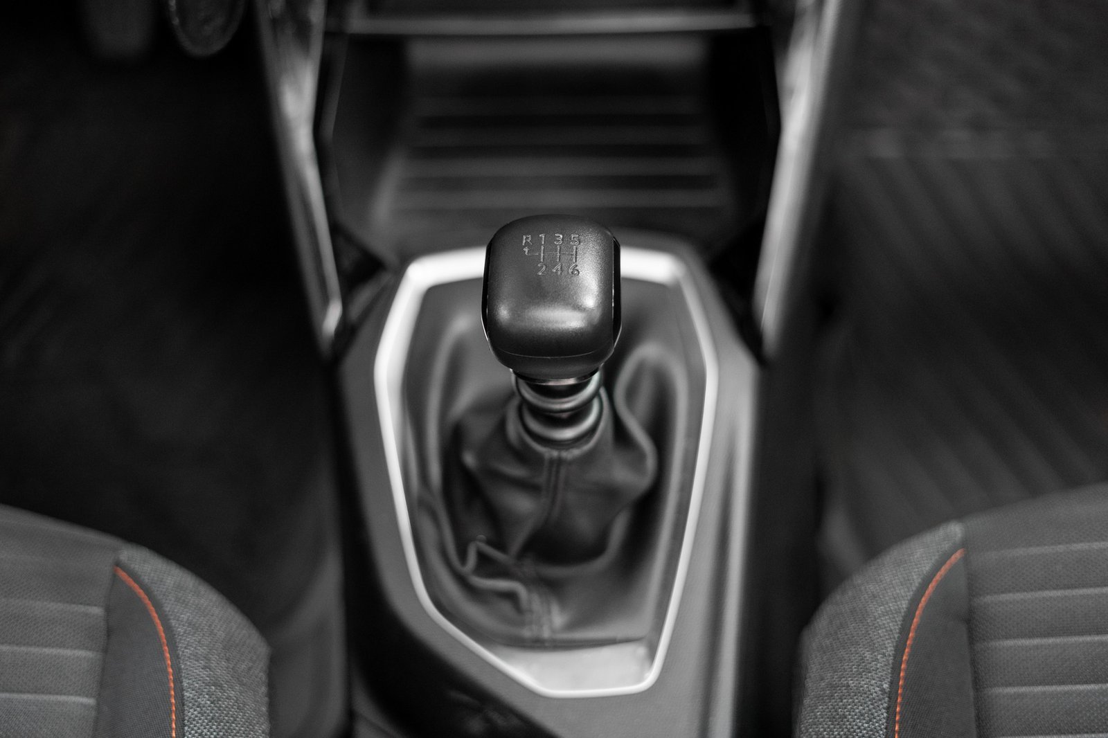 Peugeot 2008 1.5 2021 - Imagen 18 de 19