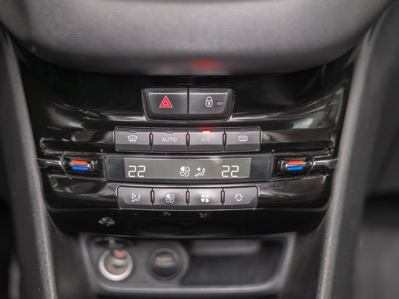Peugeot 208 1.2 2019 - Imagen 13 de 15