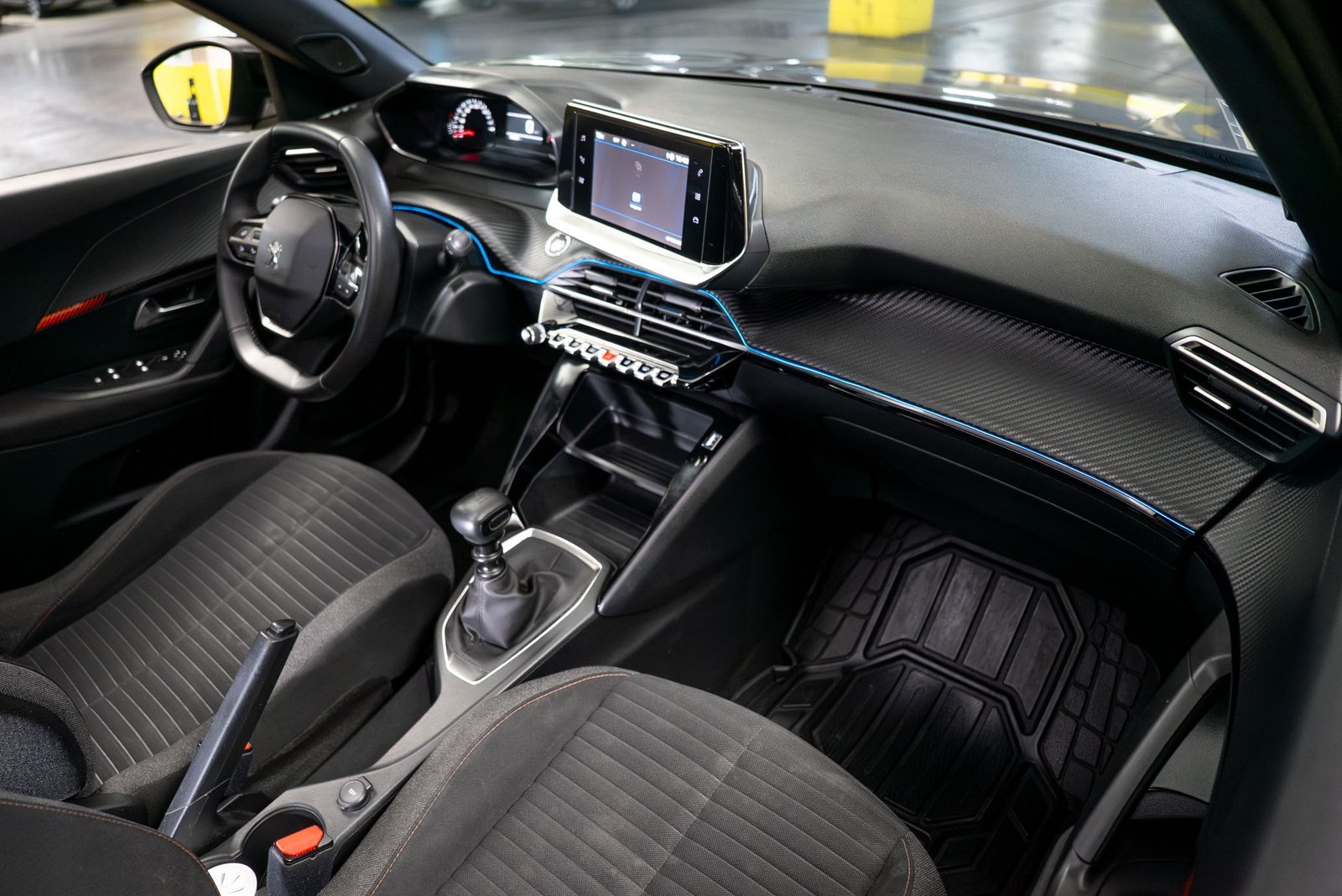 Peugeot 2008 1.2 2023 - Imagen 12 de 17