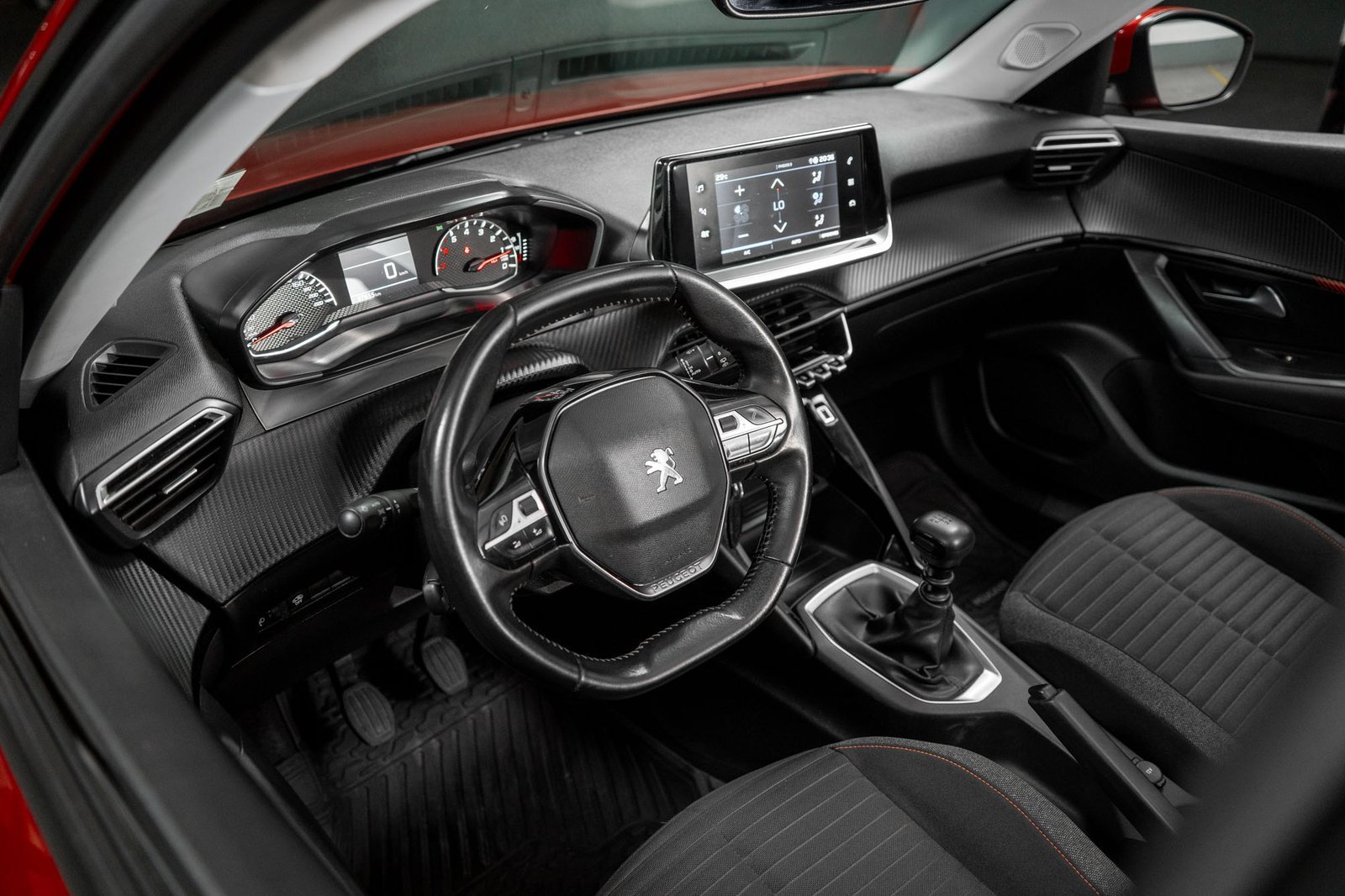 Peugeot 2008 1.5 2021 - Imagen 13 de 19
