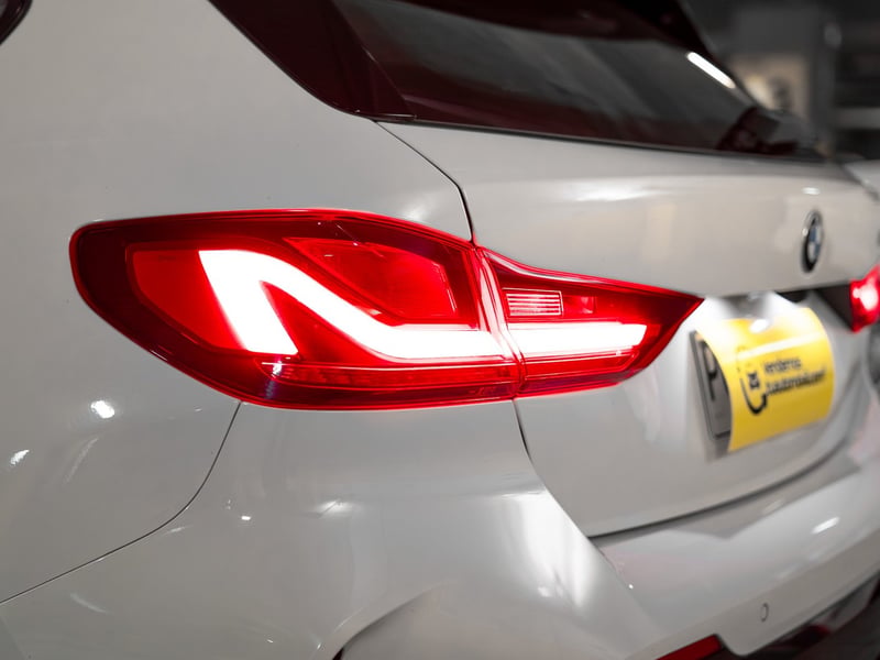 BMW 118i 1.5 2021 - Imagen 11 de 20