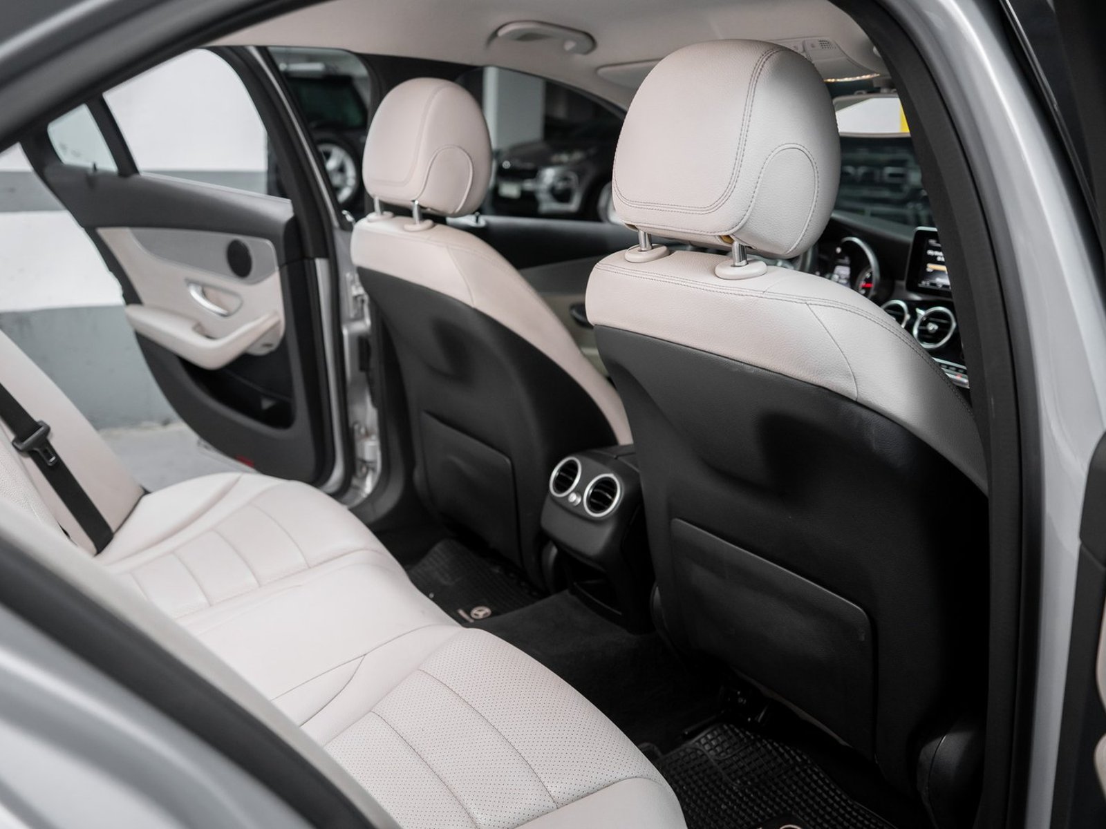Mercedes-Benz C180 1.6 2017 - Foto 4 de 18