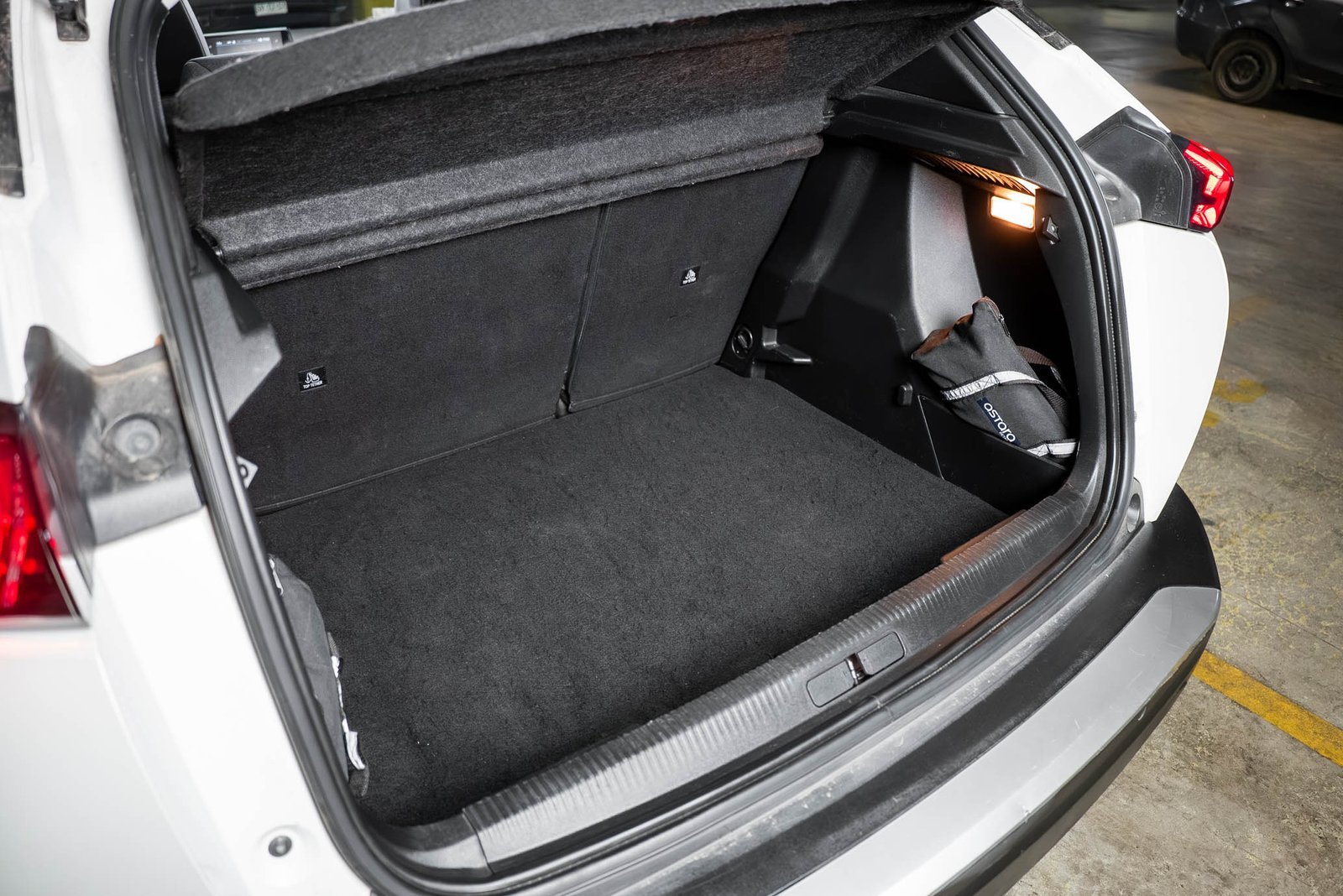 Peugeot 2008 1.5 2021 - Imagen 17 de 17