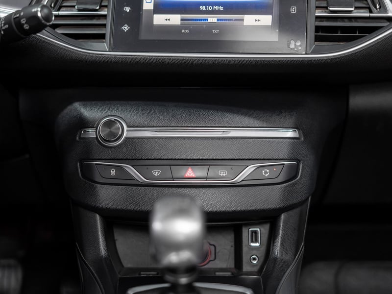 Peugeot 308 1.6 2016 - Imagen 17 de 20