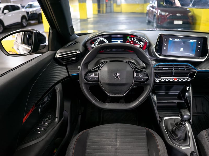 Peugeot 2008 1.2 2023 - Imagen 3 de 17