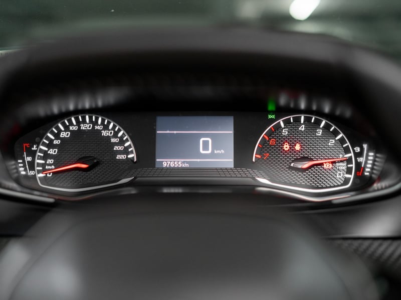 Peugeot 2008 1.5 2021 - Imagen 15 de 19