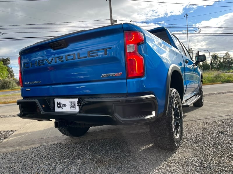 Chevrolet SILVERADO ZR2 4X4 6.2 AUT 2023 - Imagen 6 de 10