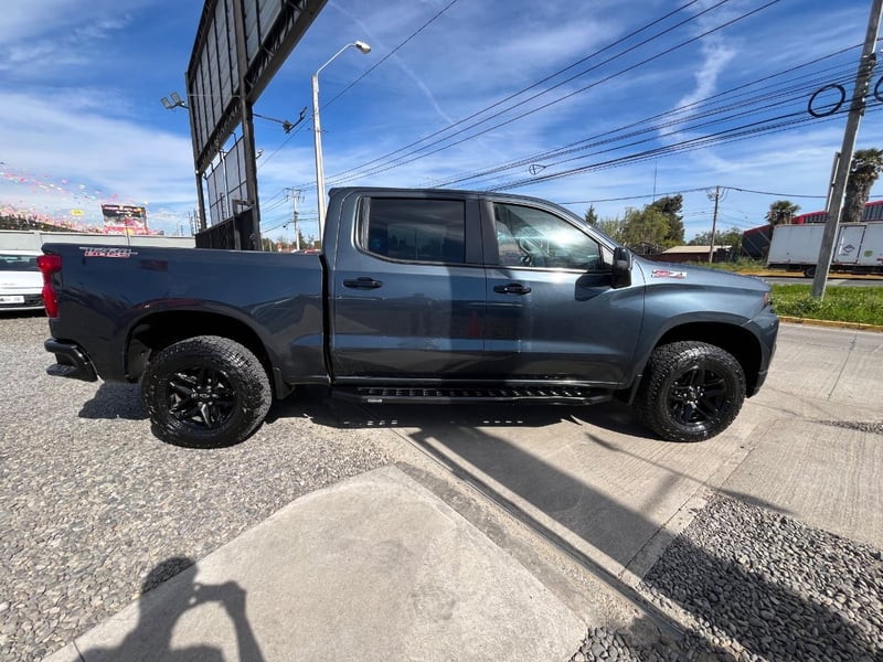 Chevrolet SILVERADO LT 4X4 5.3 AT 2021 - Imagen 4 de 10