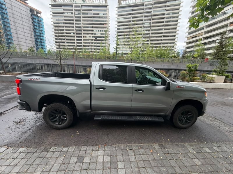 Chevrolet SILVERADO LT 4X4 5.3 AT 2024 - Imagen 4 de 10
