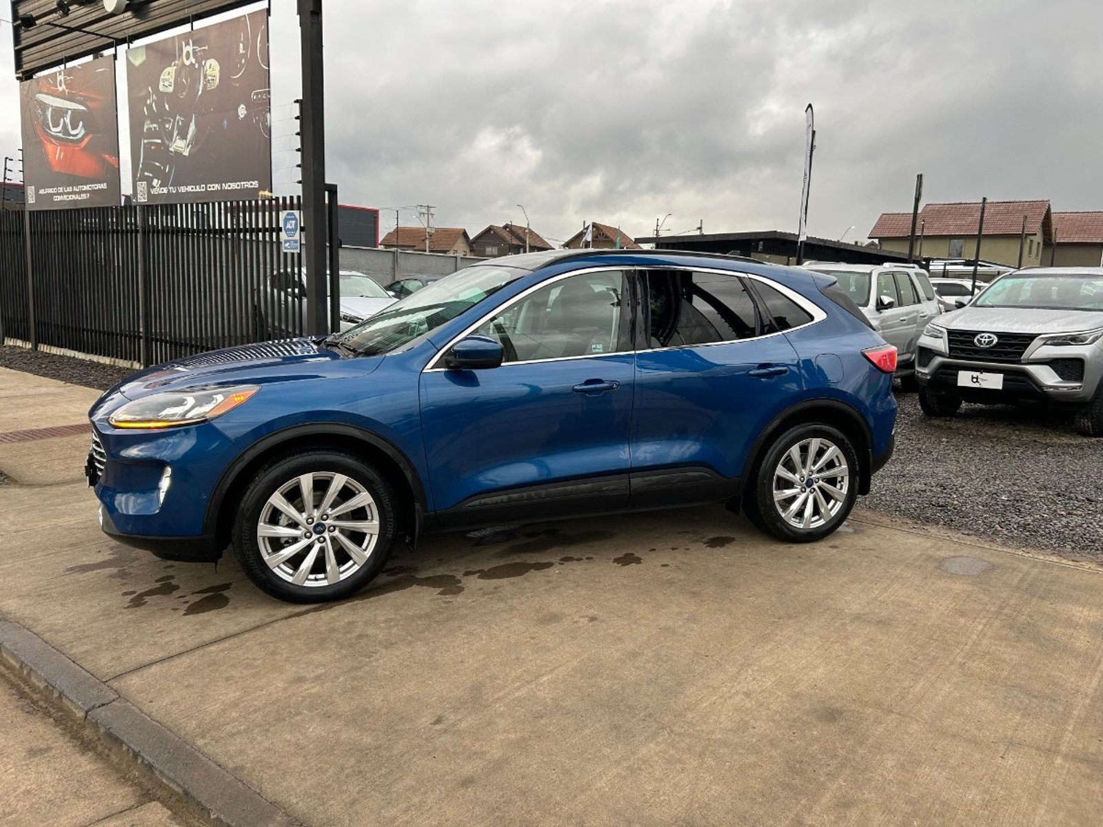 Ford ESCAPE FHEV 2.5 AUT 2023 - Imagen 8 de 10