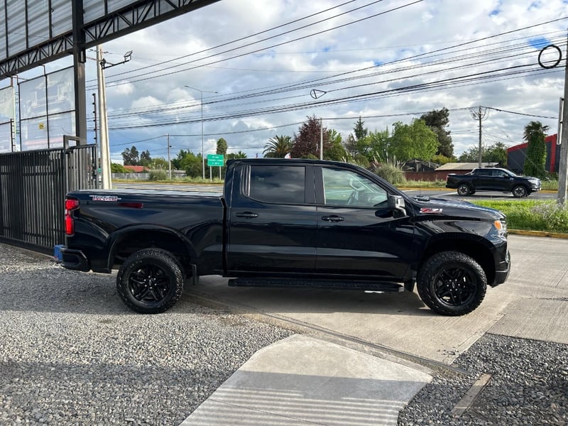 Chevrolet SILVERADO 5.3 LT TRAIL BOSS Z71 4X4 AT 2024 - Imagen 8 de 10