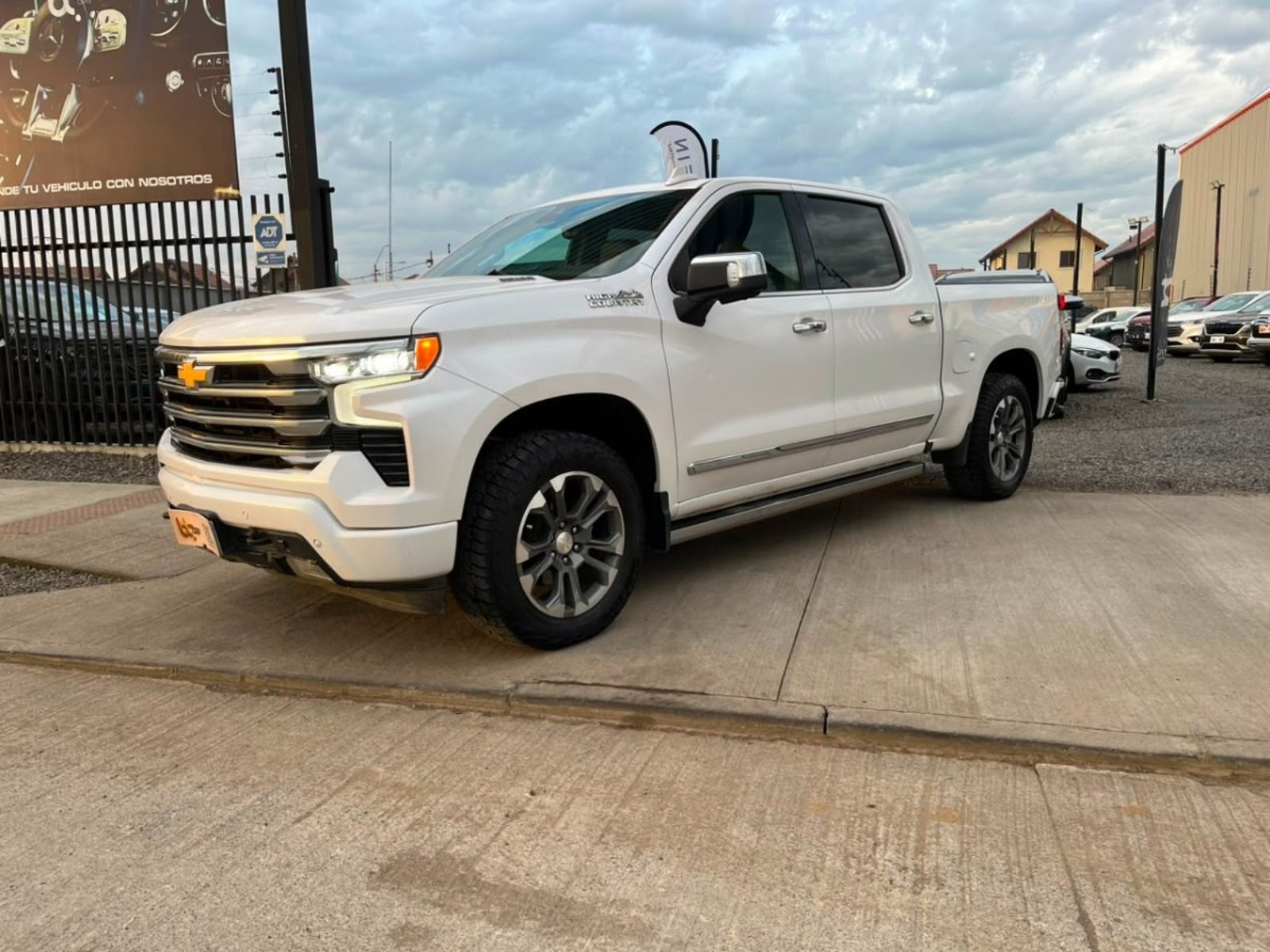 Chevrolet SILVERADO HIGH COUNTRY 3.0 AUT 4X4 2023 - Imagen 6 de 10