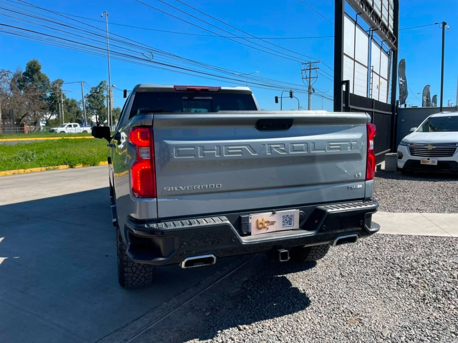 Chevrolet SILVERADO LT 4X4 5.3 AT 2024 - Foto 2 de 10
