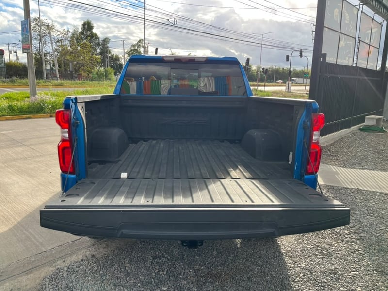 Chevrolet SILVERADO ZR2 4X4 6.2 AUT 2023 - Imagen 8 de 10