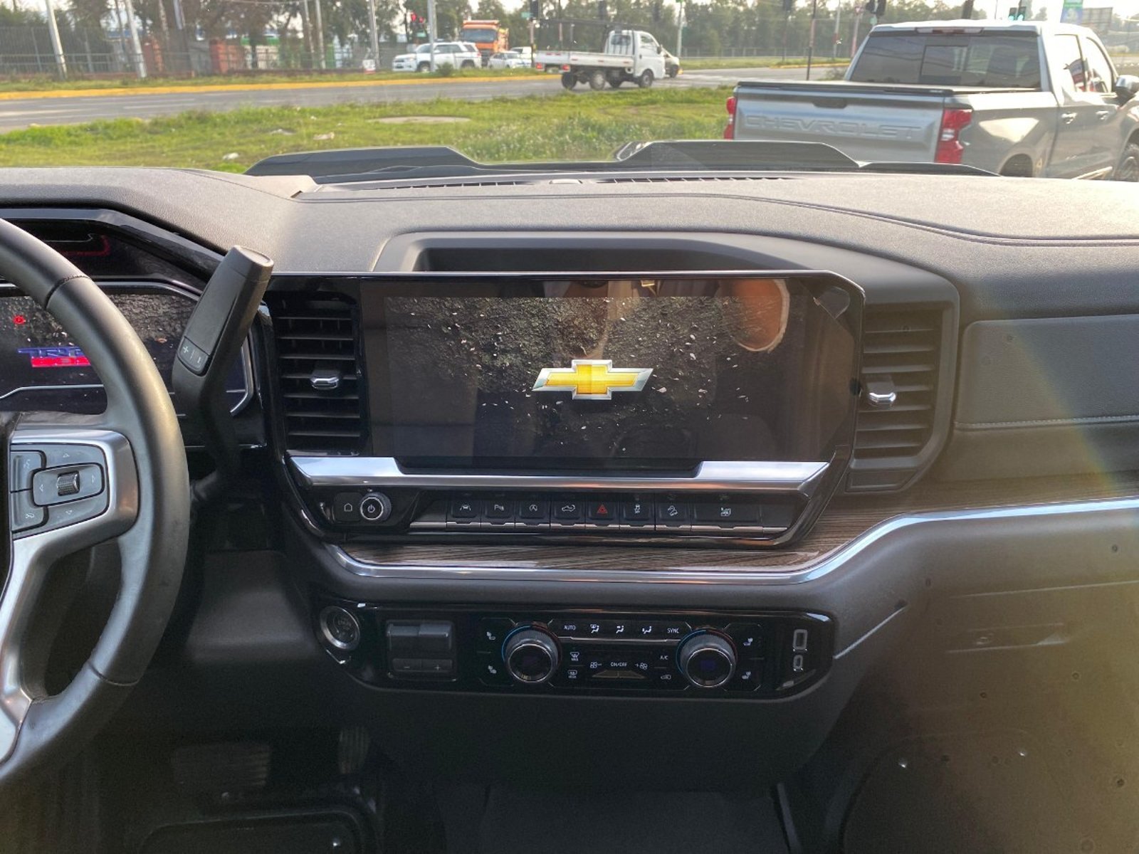 Chevrolet SILVERADO LT 4X4 CC 5.3 AUT 2025 - Foto 5 de 10