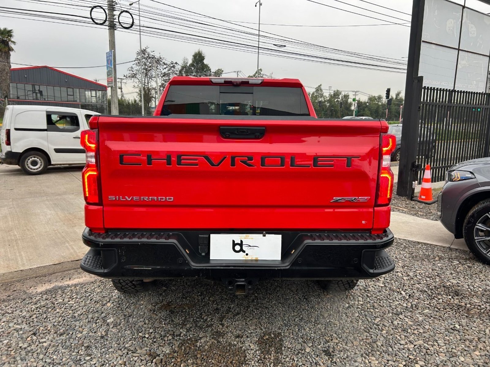 Chevrolet SILVERADO ZR2 4X4 6.2 AUT 2023 - Imagen 8 de 10