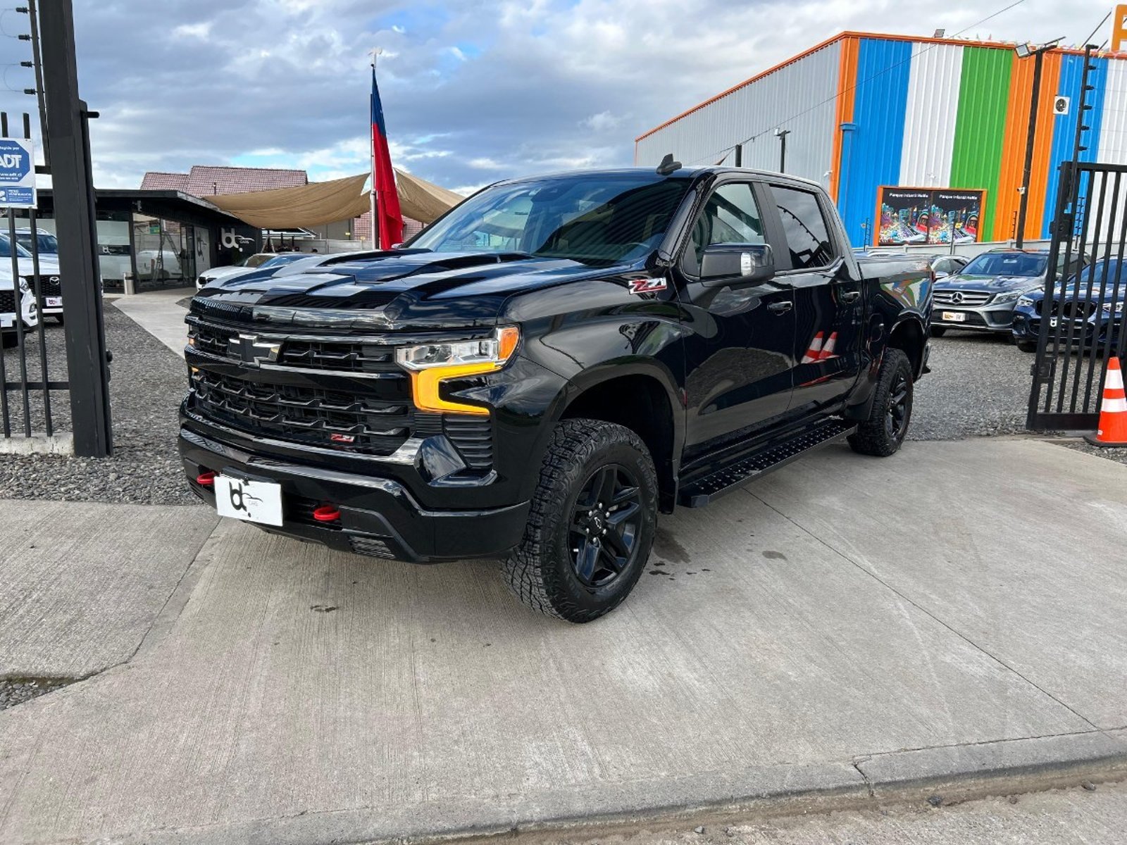 Chevrolet SILVERADO 5.3 LT TRAIL BOSS Z71 4X4 AT 2024 - Foto 2 de 10