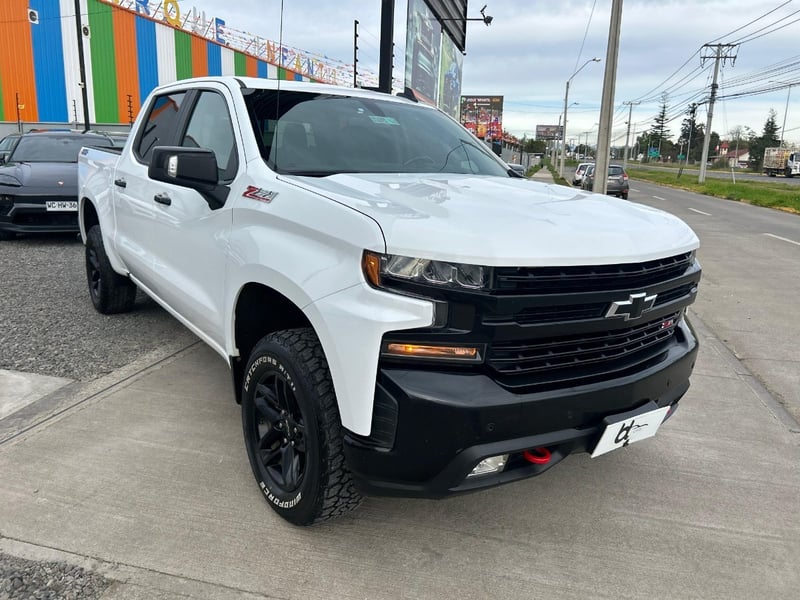 Chevrolet SILVERADO 5.3 LT TRAILBOSS Z71 4X4 AT 4P. 2021 - Imagen 4 de 10
