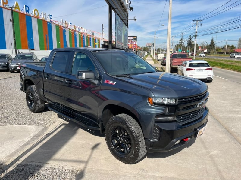 Chevrolet SILVERADO LT 4X4 5.3 AT 2021 - Imagen 9 de 10
